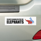 Ik ben bezig met schoonmaken na de olifanten. bumpersticker (Op auto)