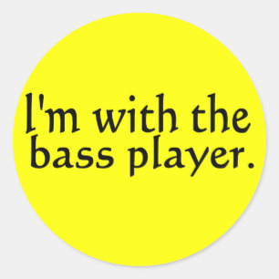 Ik ben bij de bassist band muziek cadeau ronde sticker