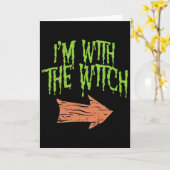Ik Ben Bij De Heks Grappige Husnd Halloween Kostuu Kaart (Gele Bloem)