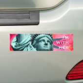 Ik ben bij haar - Lady Liberty - Vrijheidsbeeld Bumpersticker (Op auto)