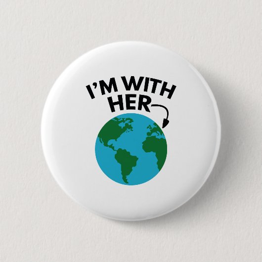 Ik ben bij haar ronde button 5,7 cm (Voorkant)