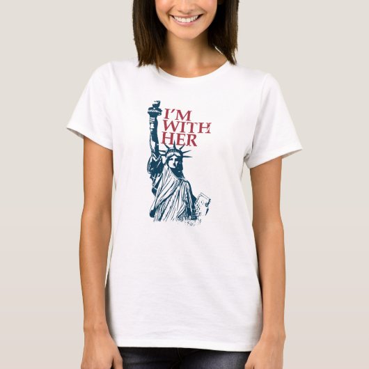 Ik ben bij haar standbeeld van Lady Liberty Patrio T-shirt (Voorkant)