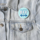 Ik ben bij Mijn BFF (dubbele pijl) Ronde Button 5,7 Cm (In situ)