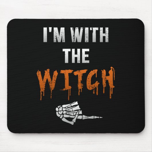 Ik ben bij Witch Skeleton Hand Funny Halloween Hus Muismat (Voorkant)