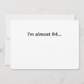 Ik ben bijna 64.. Birthday Invitation Card Kaart (Achterkant)