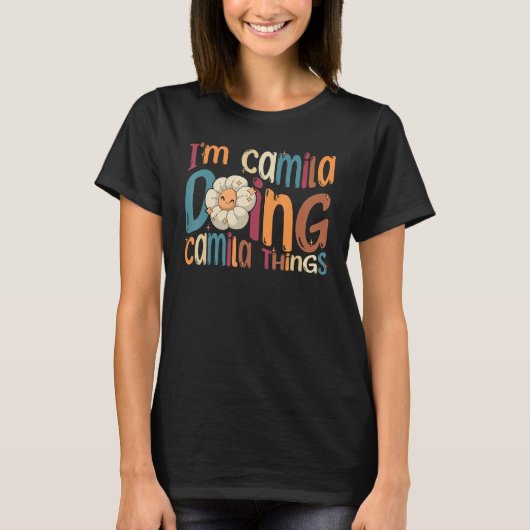 Ik ben Camila doen Camila dingen Groovy Retro Cami T-shirt (Voorkant)