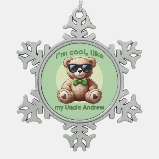 Ik ben Cool Teddy Bear met Green Bow Tin Sneeuwvlok Ornament (Voorkant)