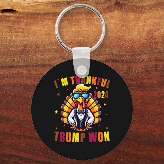 Ik ben dankbaar dat Trump won 2024 nam Amerikaanse Sleutelhanger (Voorkant)