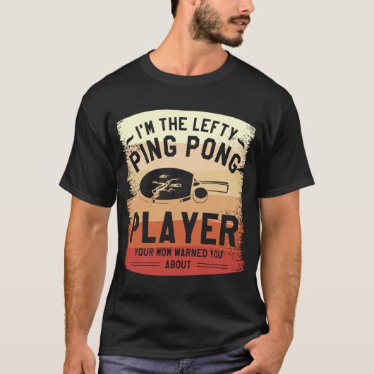 Ik ben de Lefty Ping Pong Player die je moeder je  T-shirt (Voorkant)