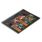 Ik ben de Storm digitale kunst van een sterke vrou Notitieboek (Linkerzijde)