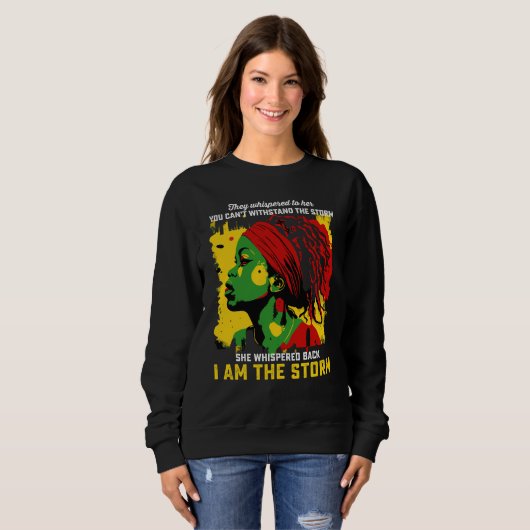 Ik Ben De Storm Juneteenth Die Ze Haar Toefluister Trui (Voorkant volledig)
