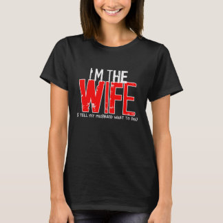 Ik ben de vrouw, ik vertel mijn man wat hij moet d t-shirt