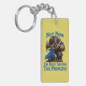 Ik ben druk bezig met het redden van de prinses sleutelhanger (Voorkant Links)