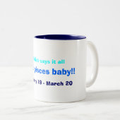 Ik ben een baby. tweekleurige koffiemok (Voorkant rechts)