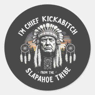Ik ben een Chief Kickbitch van de Slapahoe-stam Ronde Sticker
