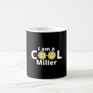 Ik ben een cool Miller-ontwerp - met een gele zon Koffiemok