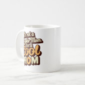 Ik ben een coole moeder Modern Funny Retro moeder Koffiemok (Voorkant links)