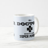 Ik ben een dokter. Wat is jouw superkracht? Koffiemok (Voorkant rechts)