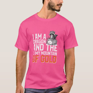 Ik ben een draak en de vuilnisbak is mijn berg van t-shirt