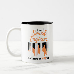 Ik ben een geluidstechnicus die me niet laat store tweekleurige koffiemok