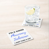 Ik ben een goede apotheker... ik heb alleen maar e kartonnen onderzetters (Insitu)