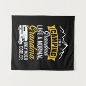 Ik Ben Een Kampeerende Oma Wandkleed (Voorkant (horizontaal))
