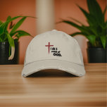 Ik ben een Kind Gods geborduurd Pet<br><div class="desc">Dit pet herinnert ons aan onze identiteit in Christus. "Maar zo velen als hem ontvangen,  gaven hun de macht om de zonen van God te worden,  zelfs aan hen die in Zijn naam geloven." Johannes 1:12,  KJV.</div>