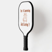 Ik ben een lemmet en hou ervan om tekst in bruin t pickleball paddle (Links)