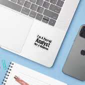 Ik ben een loonanalist, geen tovenaar sticker (Laptop met iPhone)