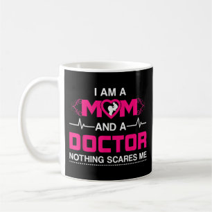 Ik ben een moeder en een dokter... niets maakt me  koffiemok