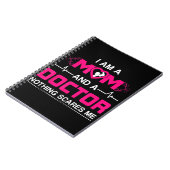 Ik ben een moeder en een dokter... niets maakt me  notitieboek (Linkerzijde)