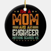 Ik ben een moeder en een ingenieur... grappige moe keramisch ornament (Achterkant)