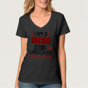 Ik ben een moeder en een zorgverlener... niets maa t-shirt
