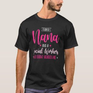 Ik ben een Nana en een maatschappelijk werker Nana T-shirt