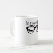 Ik ben een nerdy meisje met roze oogschaduw koffiemok (Voorkant links)