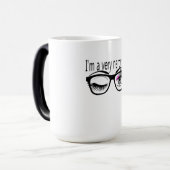 Ik ben een nerdy meisje met roze oogschaduw magische mok (Voorkant links)