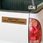 Ik ben een opgeleide Luthier. Bumpersticker (Op Truck)