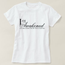 Ik ben een T-shirt met bevestiging metta-gebed