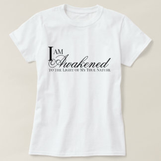 Ik ben een T-shirt met bevestiging metta-gebed