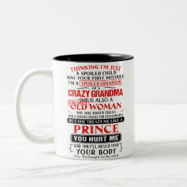 Ik ben een verwende kleinzoon van een gekke oma tweekleurige koffiemok