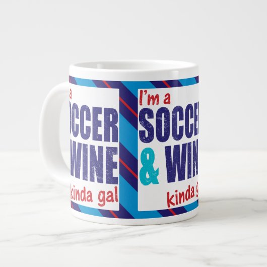 Ik ben een Voetbal en Wijn Kinda Gal Cup Grote Koffiekop (Links)