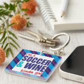 Ik ben een Voetbal & Wine Kinda Gal Keyring Sleutelhanger (Voorkant Rechts)