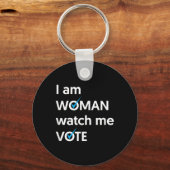Ik ben een vrouw Bekijk mij Stem 2024 Blue Wave Sleutelhanger (Voorkant)
