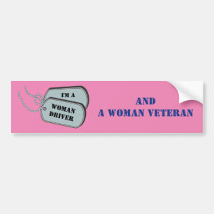 Ik ben een Vrouw Bestuurder en Veteraan Roze. Bumpersticker