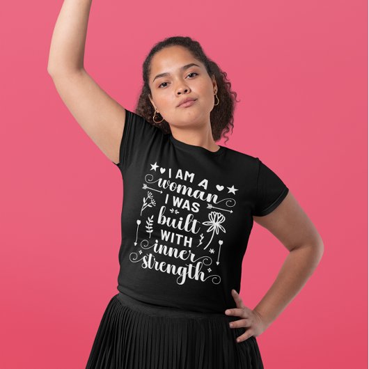 Ik ben een vrouw die ik gebouwd heb met binnenste t-shirt