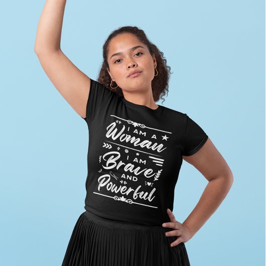 Ik ben een vrouw die ik moedig en krachtig ben t-shirt