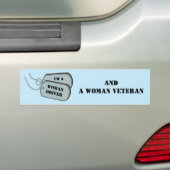 Ik ben een Vrouw Driver en Vrouw Veteraan Blauw Bumpersticker (Op auto)