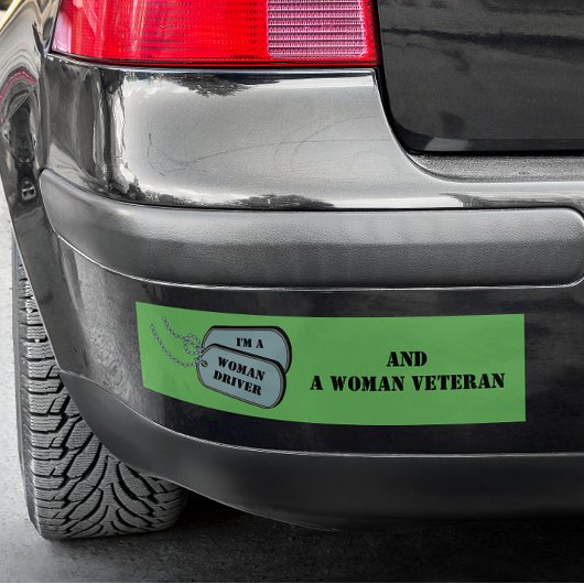 Ik ben een Vrouw Driver en Vrouw Veteraan Groen Bumpersticker