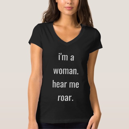 Ik ben een Vrouw hoor me de v-Hals van het Gebrul T Shirt