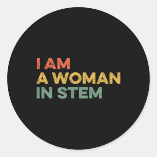 Ik ben een vrouw in de stam van de feministische W Ronde Sticker